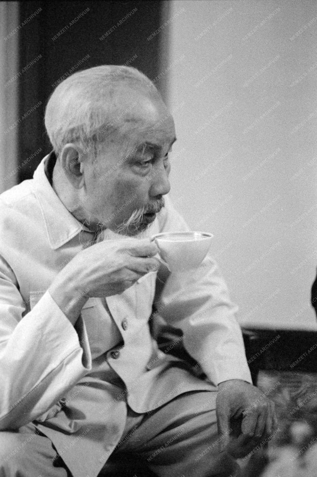 Személy - Ho Shi Minh
