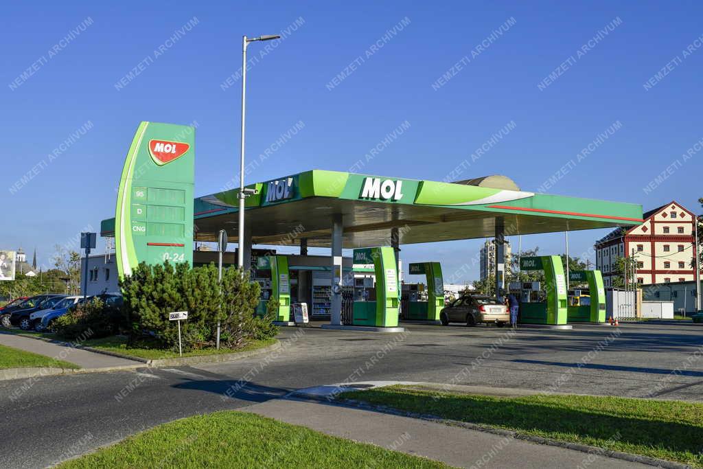 Városkép - Budapest - MOL kút