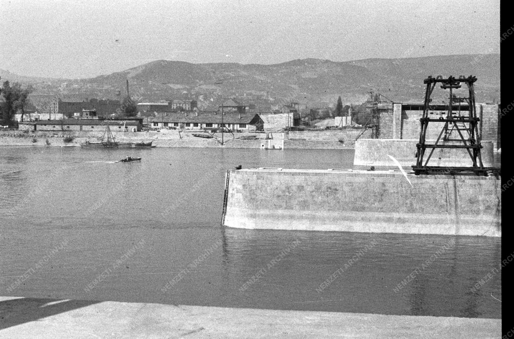 Újjáépítés - Az Árpád híd építése