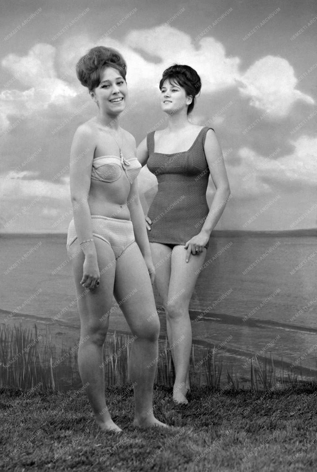 Divat - Fürdőruha bemutató