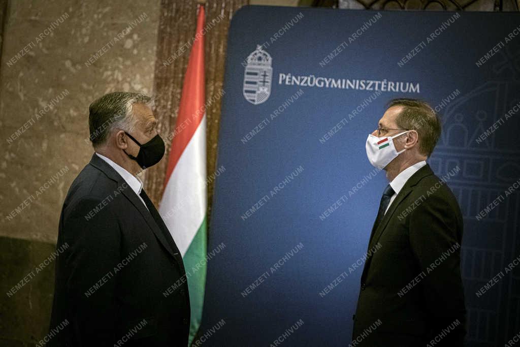 Orbán Viktor a Gazdaságvédelmi Operatív Törzs ülésén