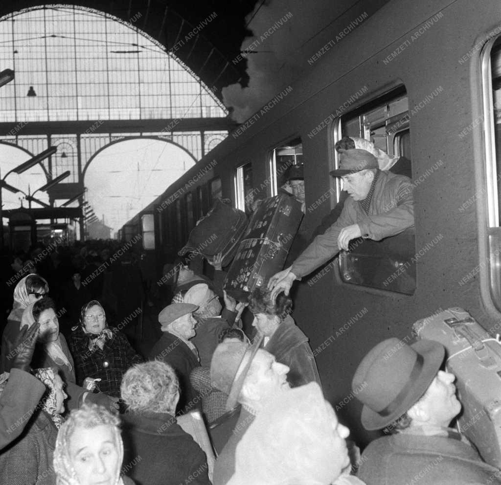 Közlekedés - Karácsonyi csúcsforgalom a Keleti pályaudvaron