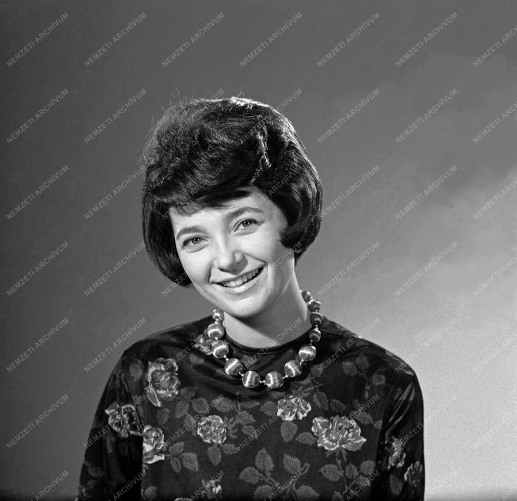 Média - Televízió - Lugossy Zsuzsa, a Magyar Televízió bemondója