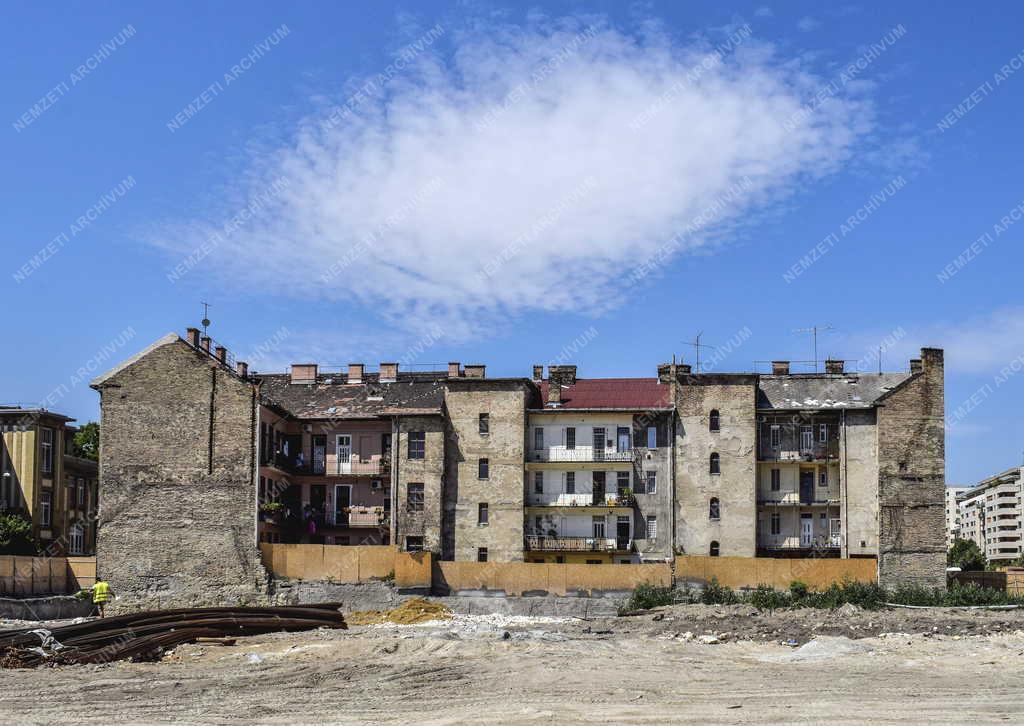 Városkép - Budapest - Régi lakóház a Józsefvárosban