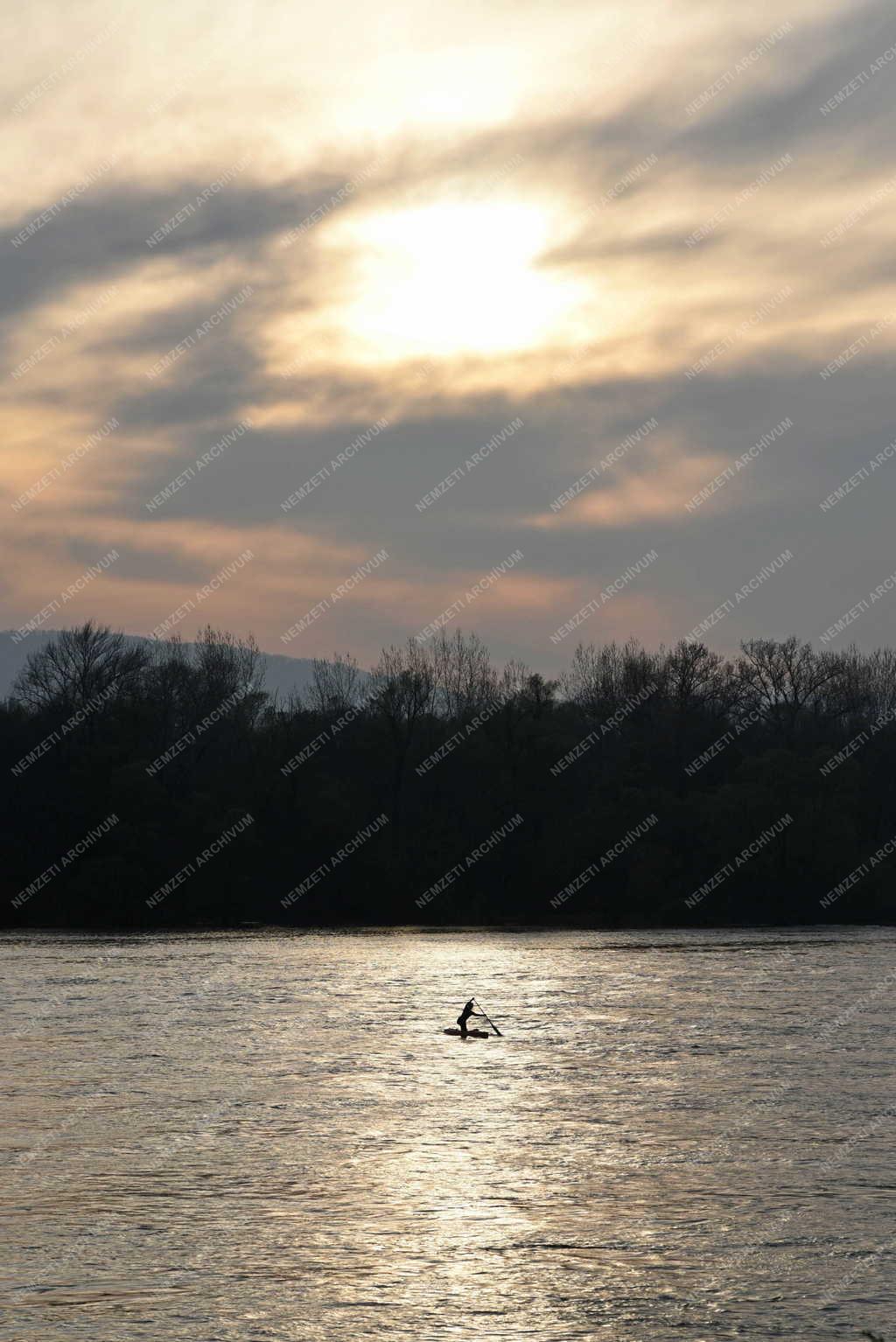 Sport - Vác - Kenus a Dunán
