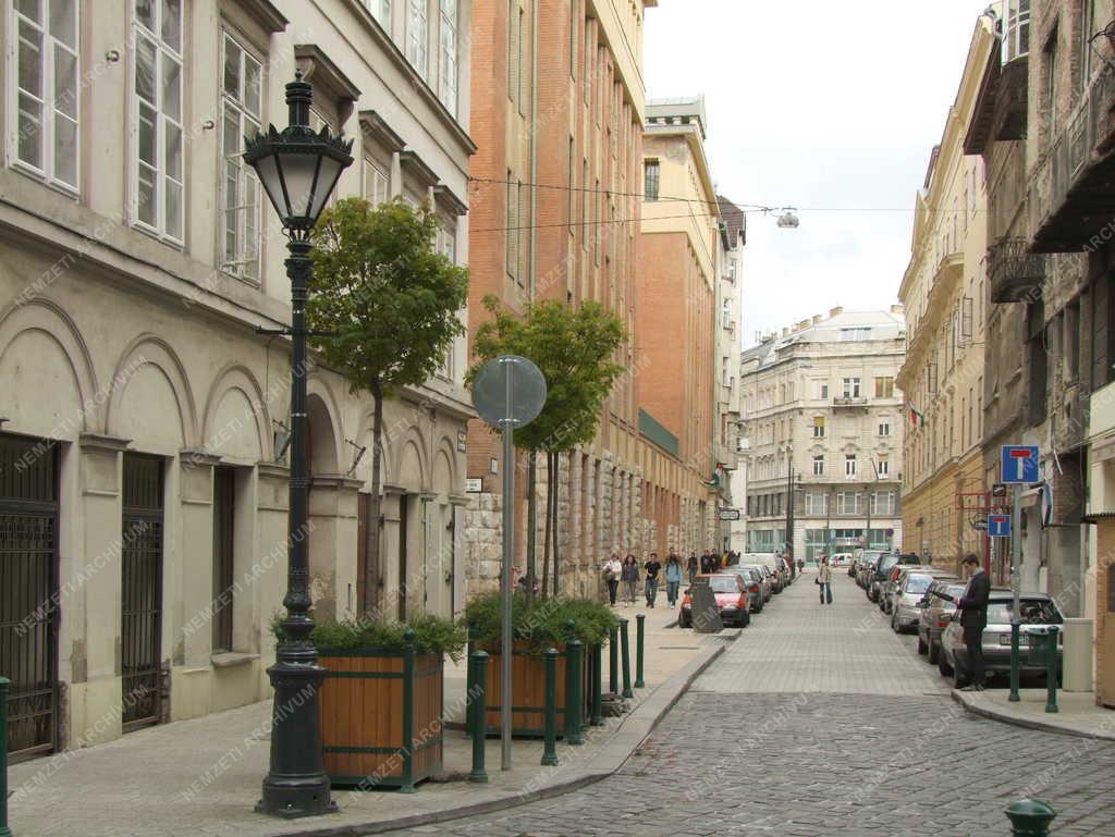 Táj, város - Budapest - Utcakép