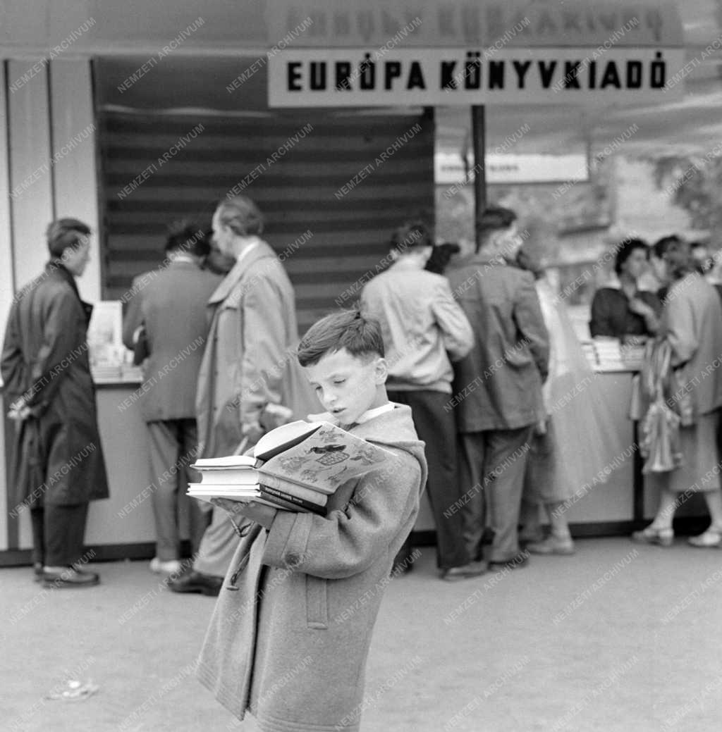Kultúra - Megkezdődött a könyvhét