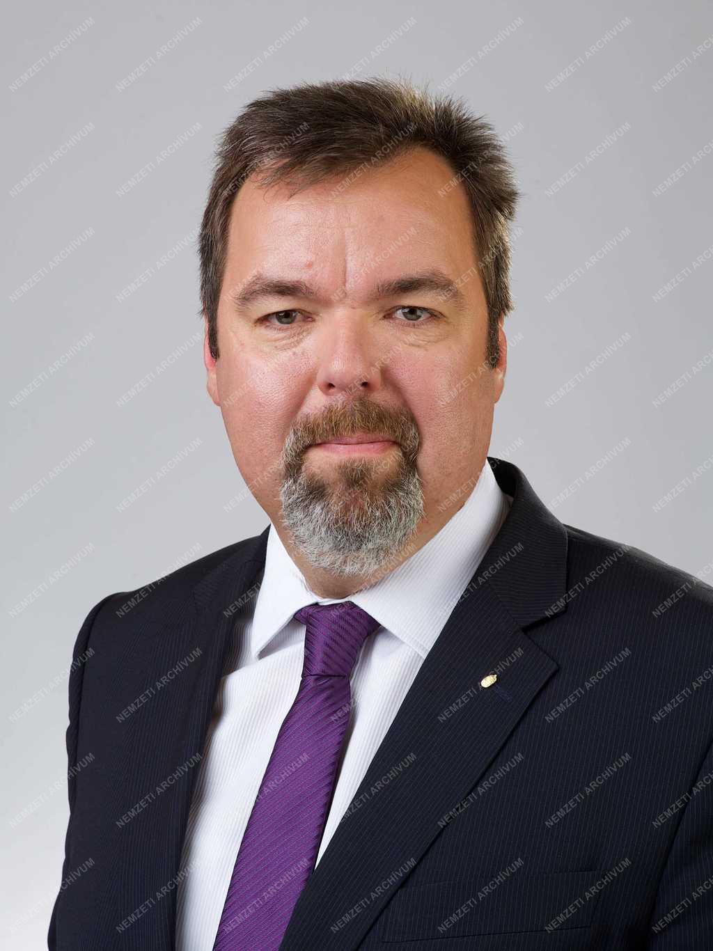 Új kormány - Államtitkárok - L. Simon László