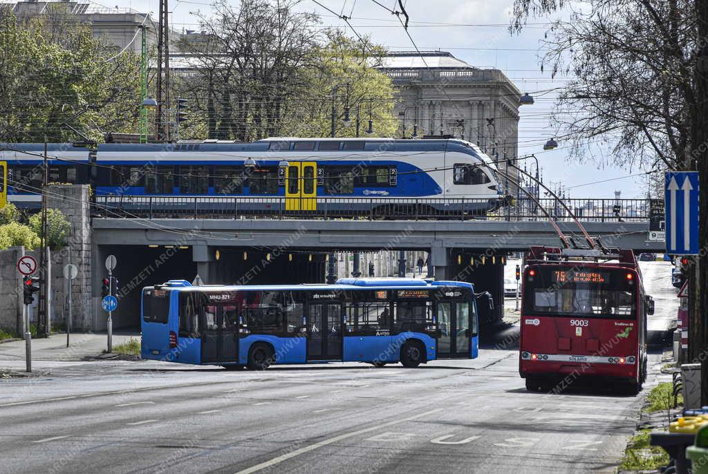 Közlekedés - Budapest - Dózsa György úti közúti aluljáró