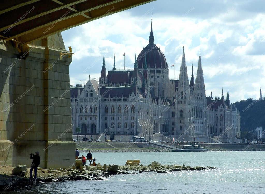 Érdekesség - Budapest - Alacsony a Duna vízszintje
