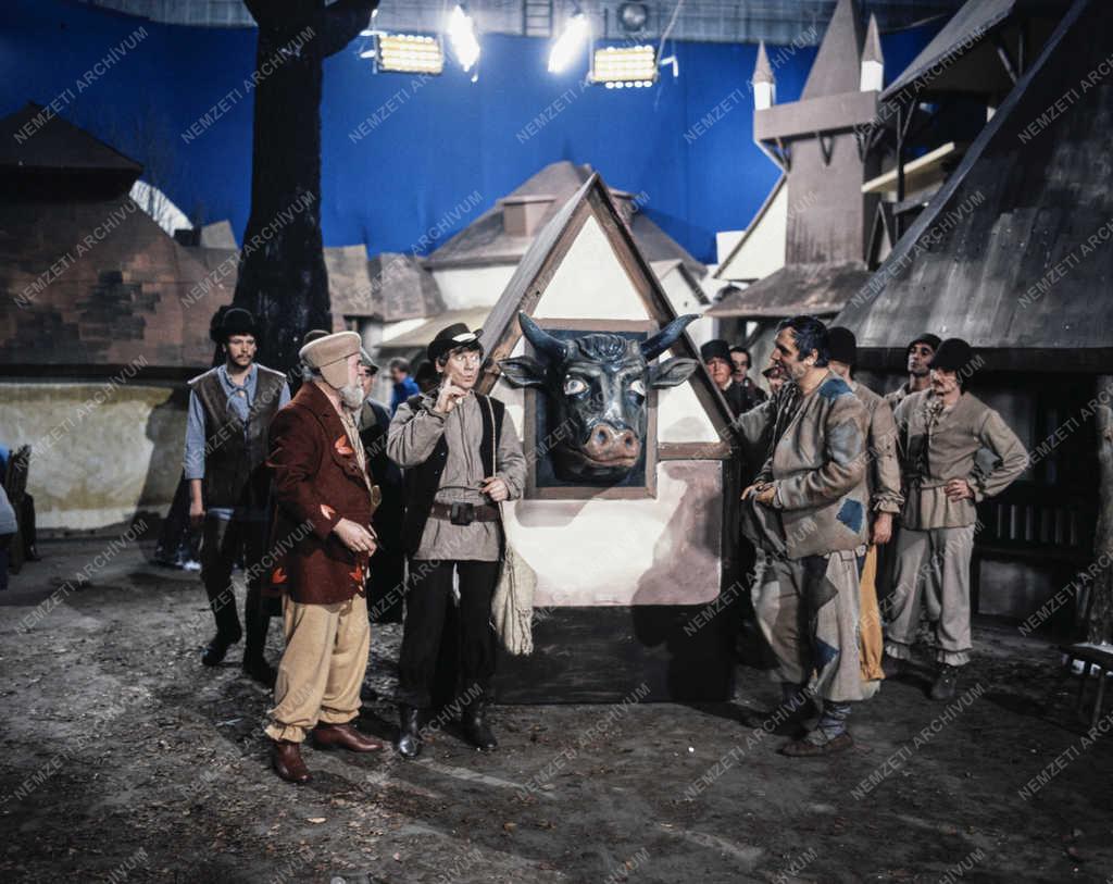 Kultúra - Film - A Bolondok bálja című tv-film forgatása