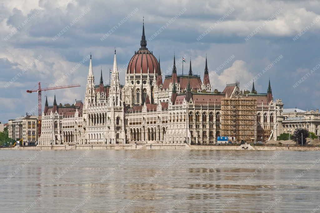 Árvíz - Budapest - Árad a Duna Budapestnél