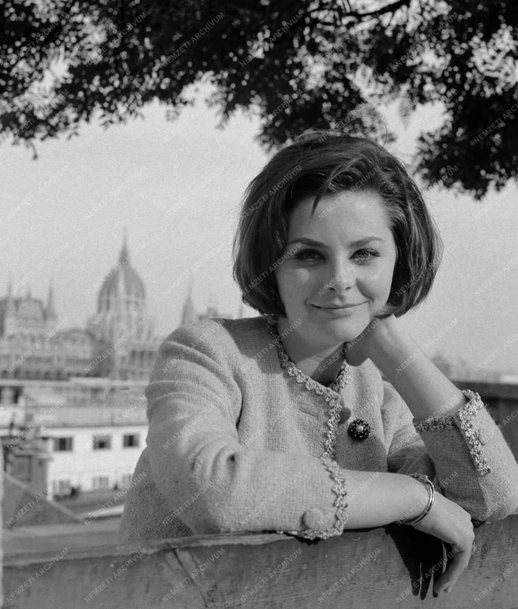Kultúra - Színház - Béres Ilona színésznő