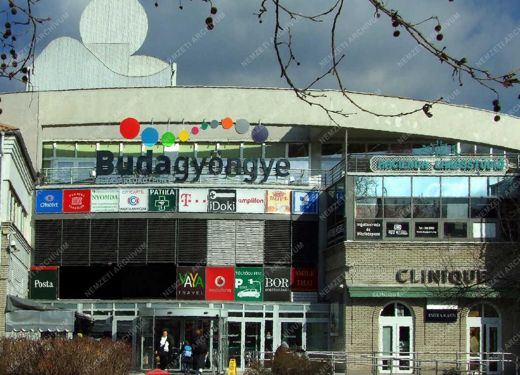 Kereskedelem - Budapest - A Budagyöngye épülete