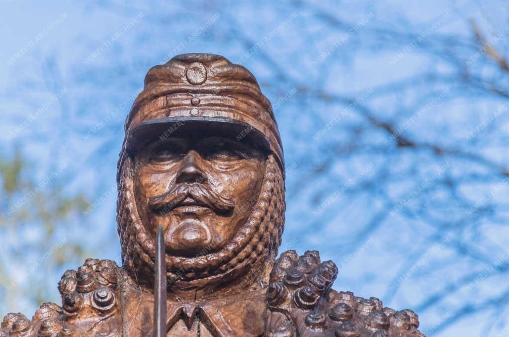 Emlékmű - Szilvásvárad - Kárpátok őre