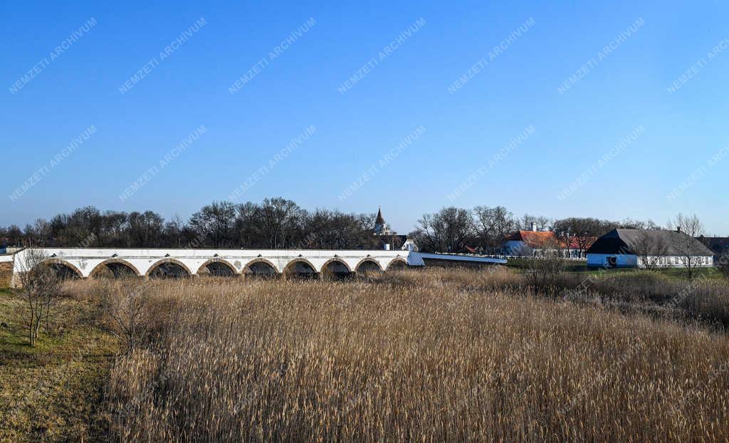 Turistalátványosság - Hortobágy - Kilenclyukú híd