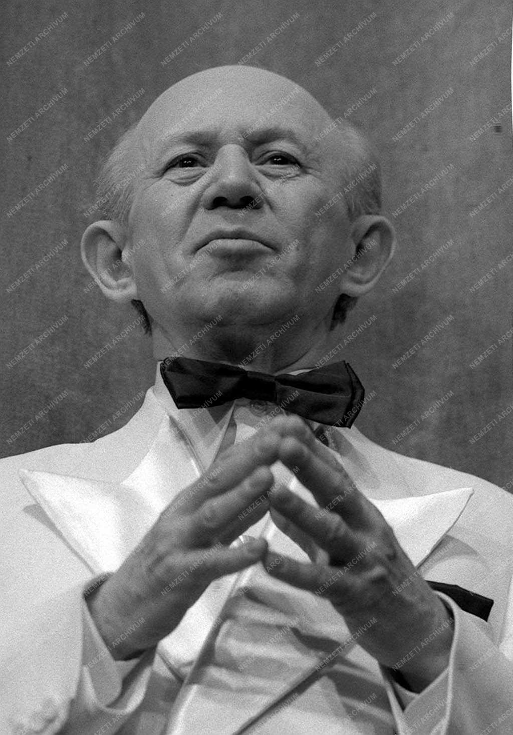 Kellér Dezső író, konferanszié