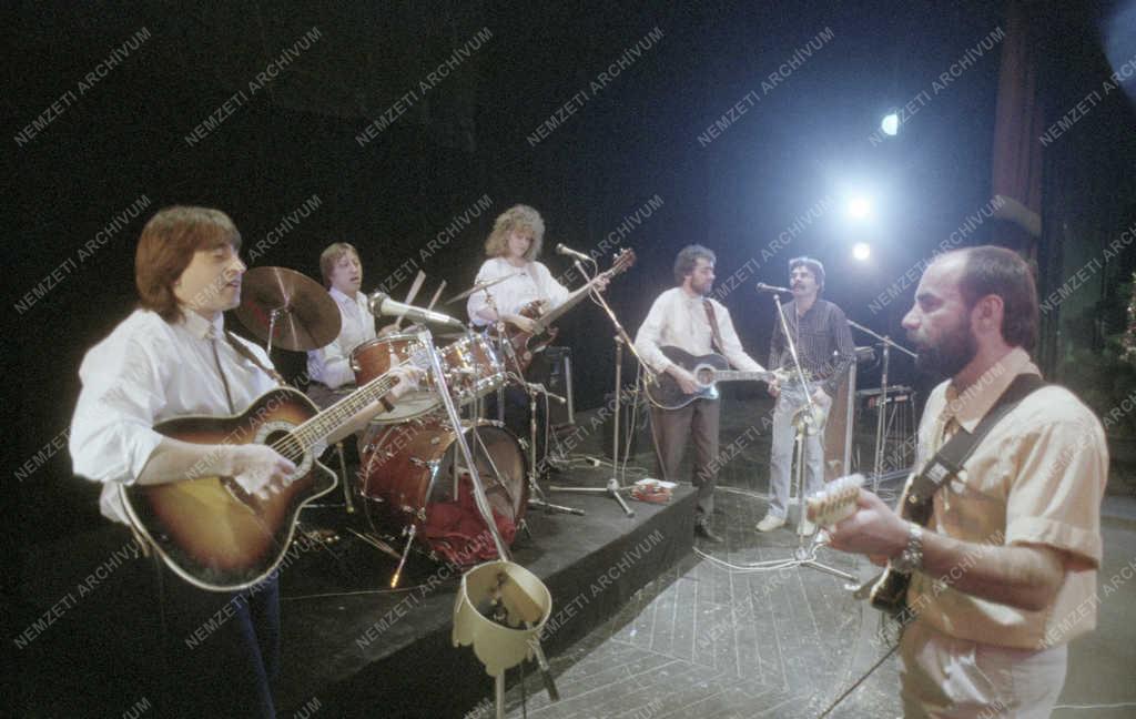 Könnyűzene - Bojtorján együttes