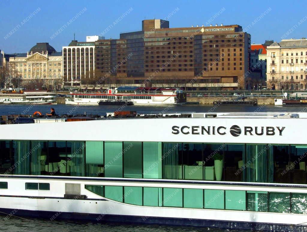 Budapest - Idegenforgalom - Szállodahajó 