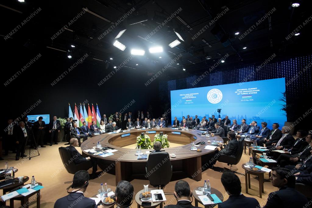 A Türk Államok Szervezetének informális csúcstalálkozója Budapesten
