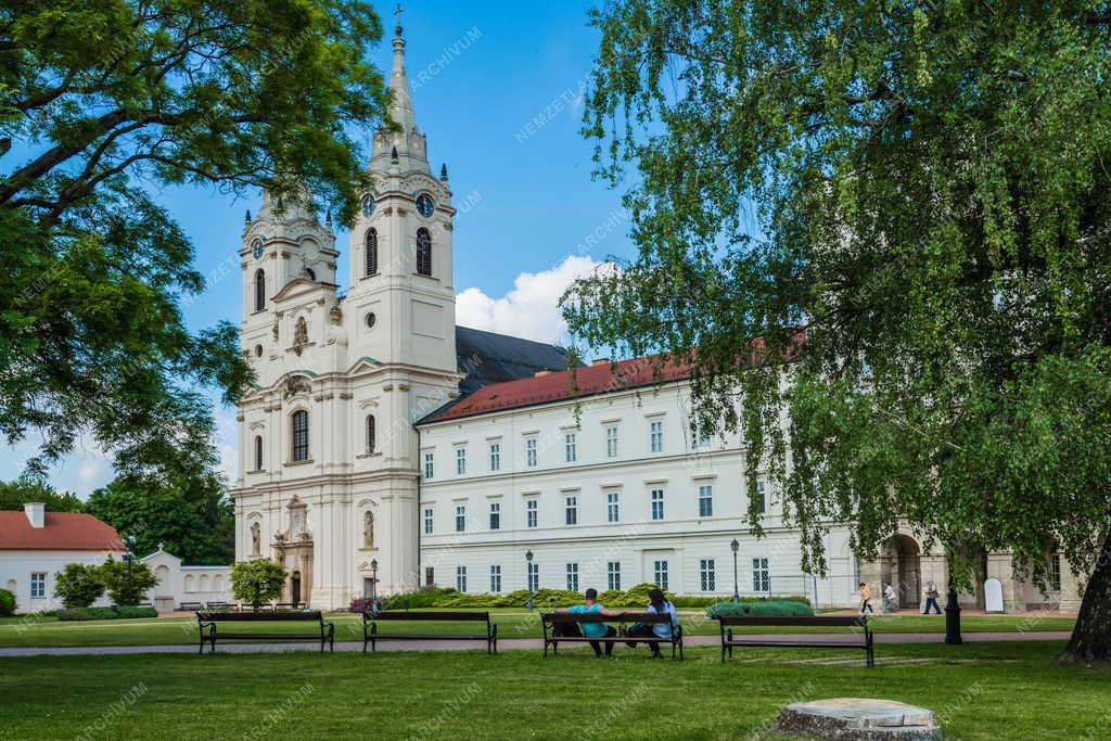 Városkép - Egyház - Zirci ciszterci apátság