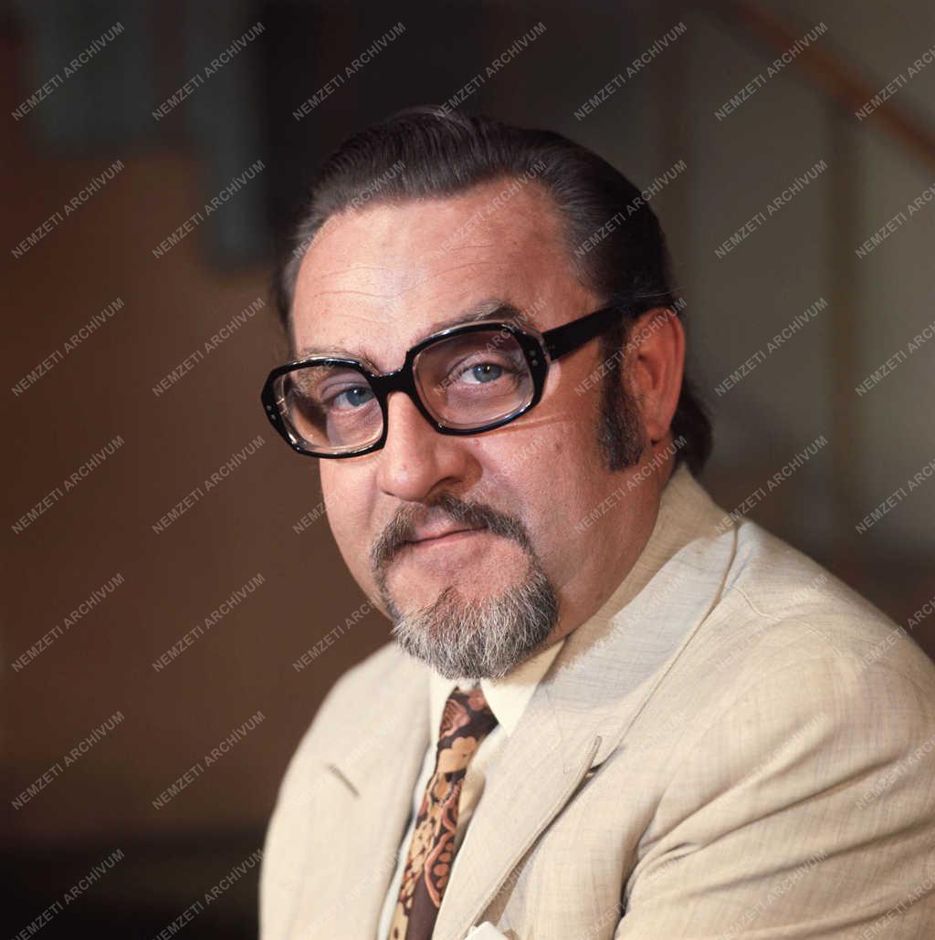 Színház - Horváth Gyula