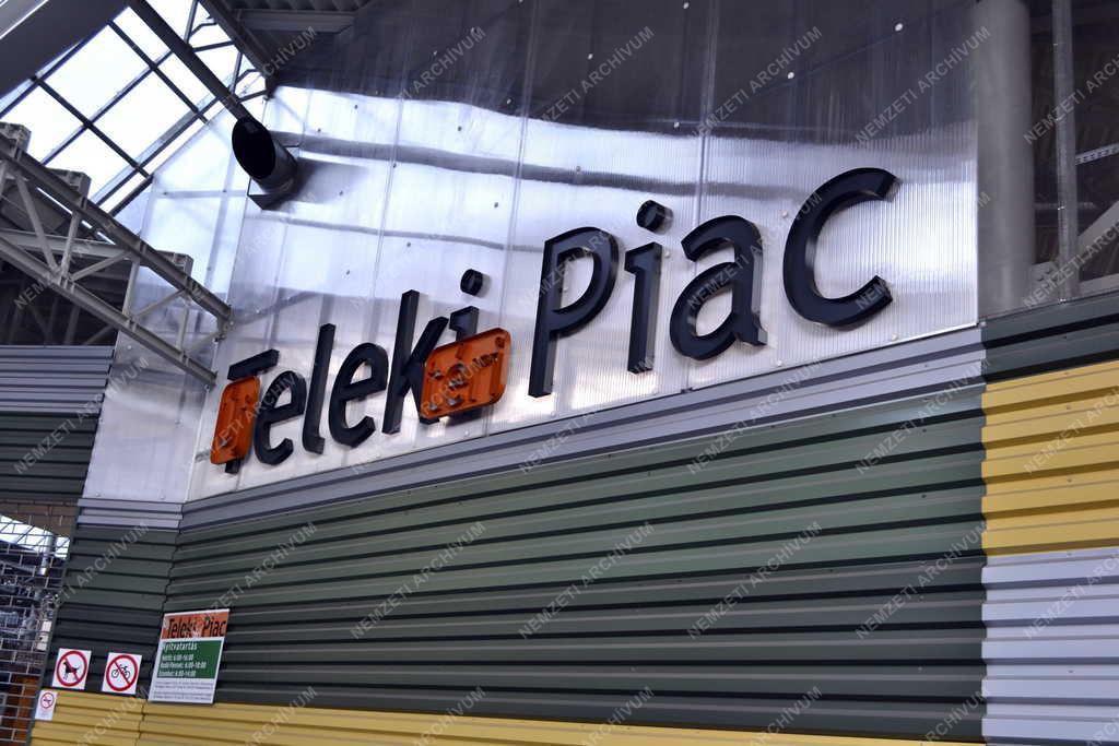 Kereskedelem - Budapest - Megújult a Teleki téri piac