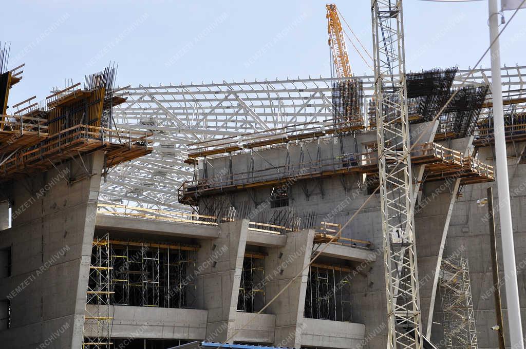 Építőipar - Budapest - Épül az új Puskás stadion