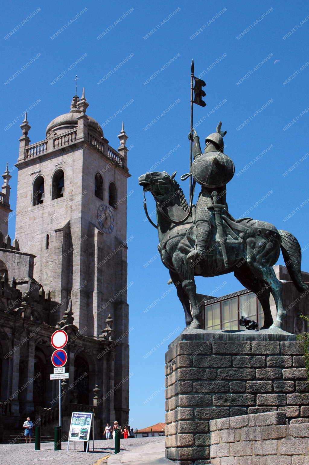 Portugália - Porto - Vimara Peres lovasszobra