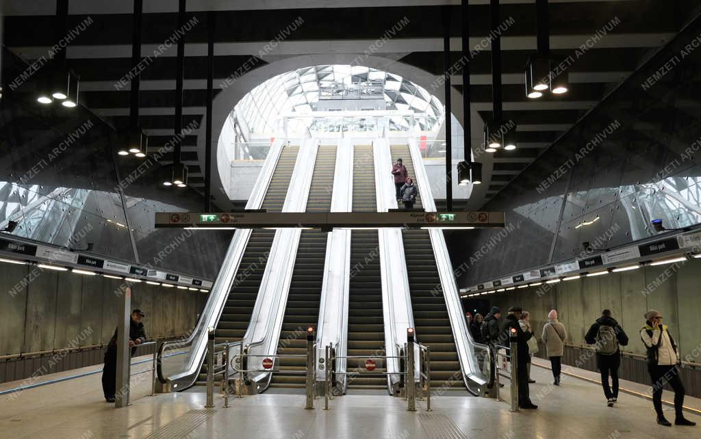Közlekedés - Budapest - Az M4-es metró Bikás parki állomása