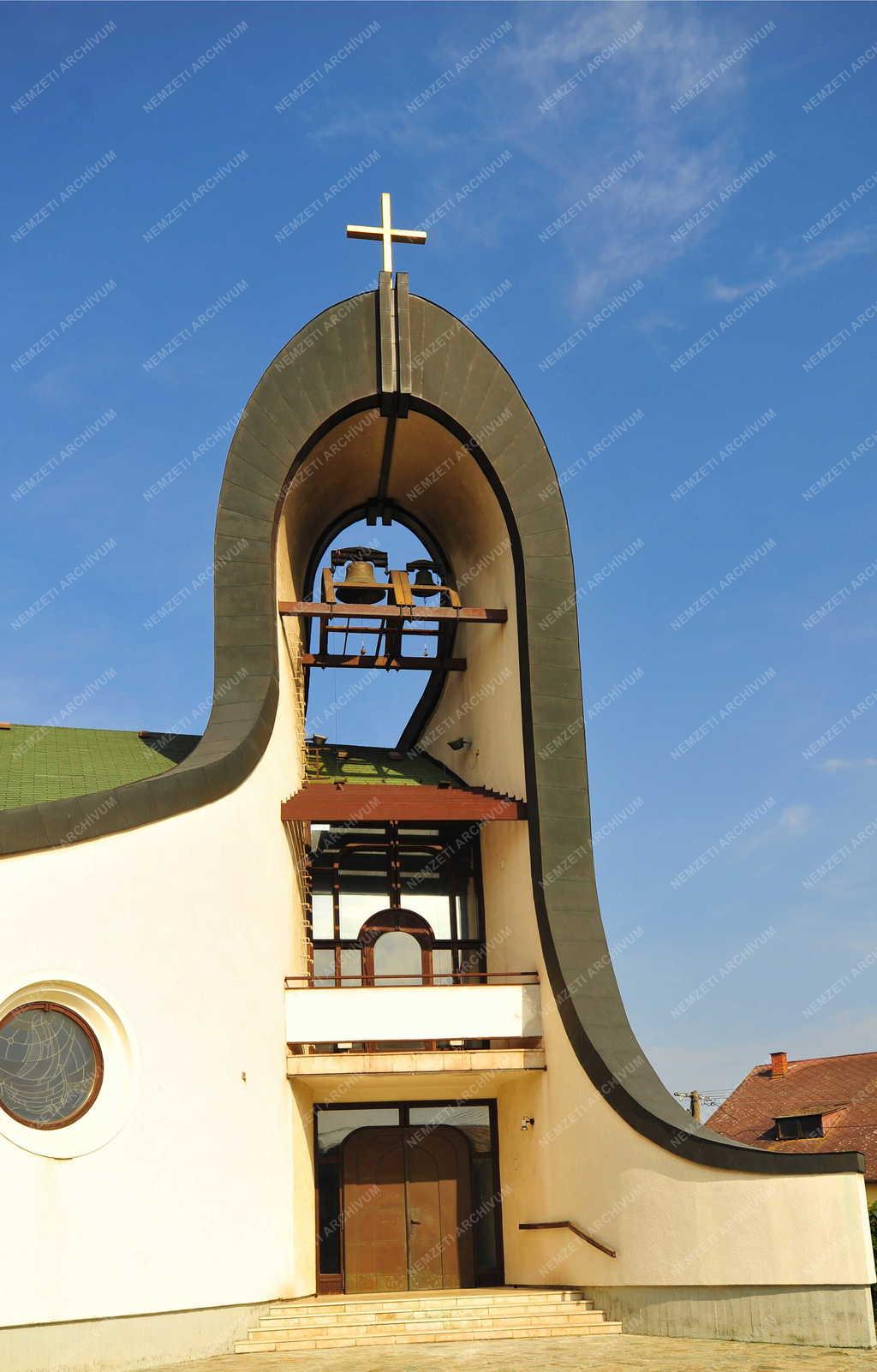 Kapuvár - Templomépület