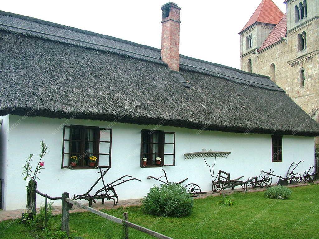 Kultúra - Népművészet - Ócsai falumúzeum