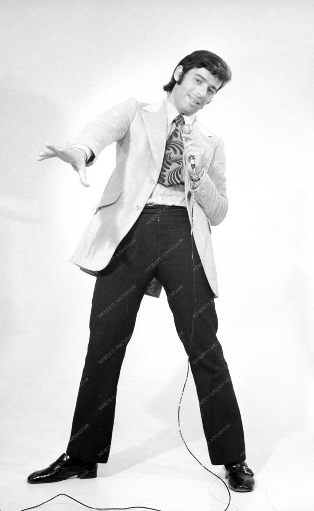 1-36: Szécsi Pál táncdalénekes