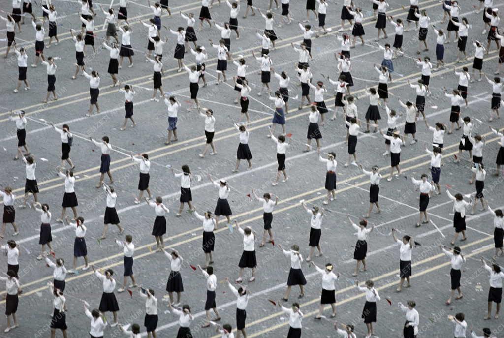 Belpolitika - Ünnep - Május elsejei budapesti felvonulás