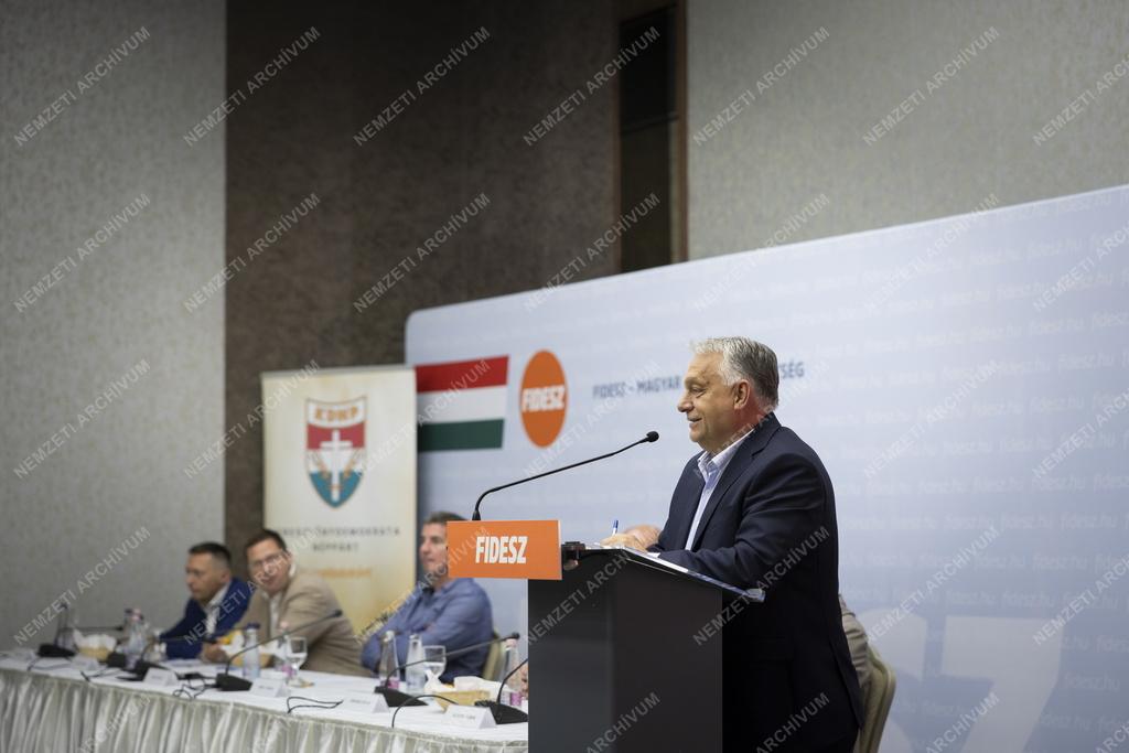A Fidesz-KDNP kihelyezett frakcióülése Balatonfüreden