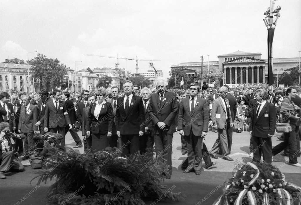 Belpolitika - Nagy Imre és mártírtársai újratemetése