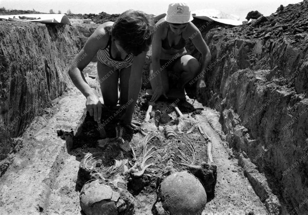 Avarkori temető feltárása Szarvason