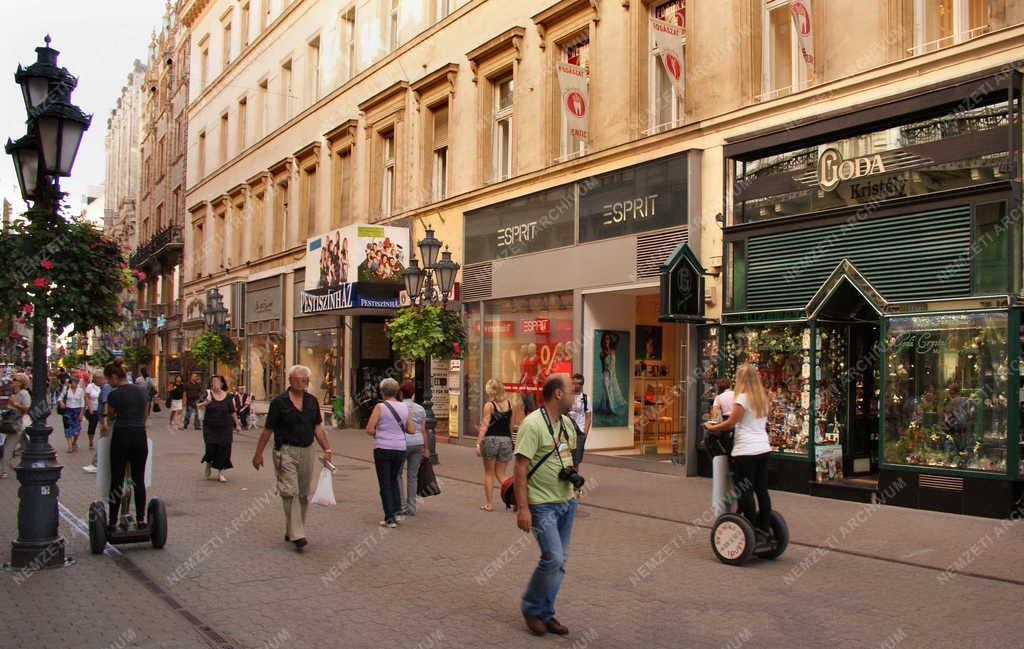 Táj, város - Budapest - Váci utca