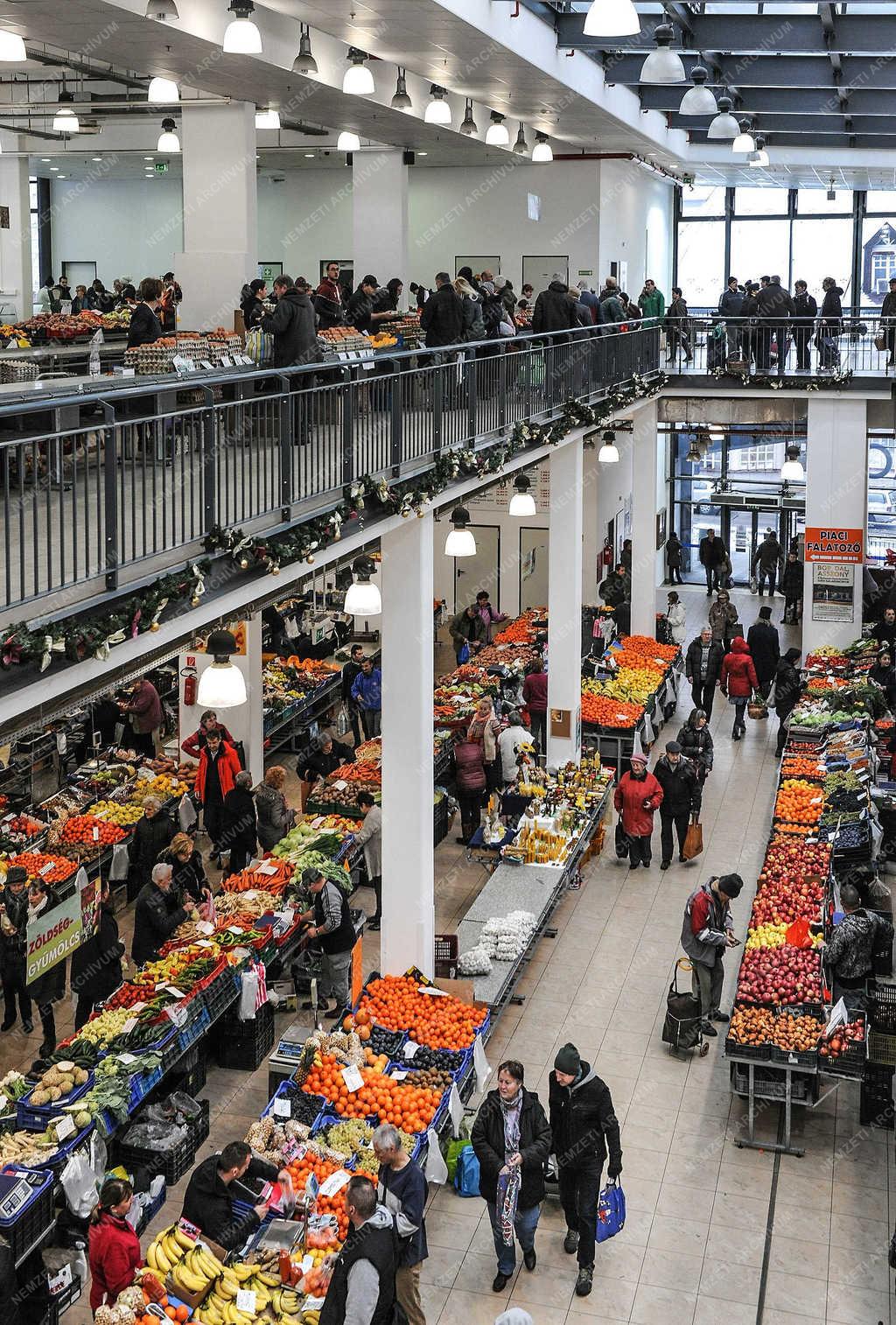 Kereskedelem -  Debrecen - Növekvő forgalom a Nagypiacon