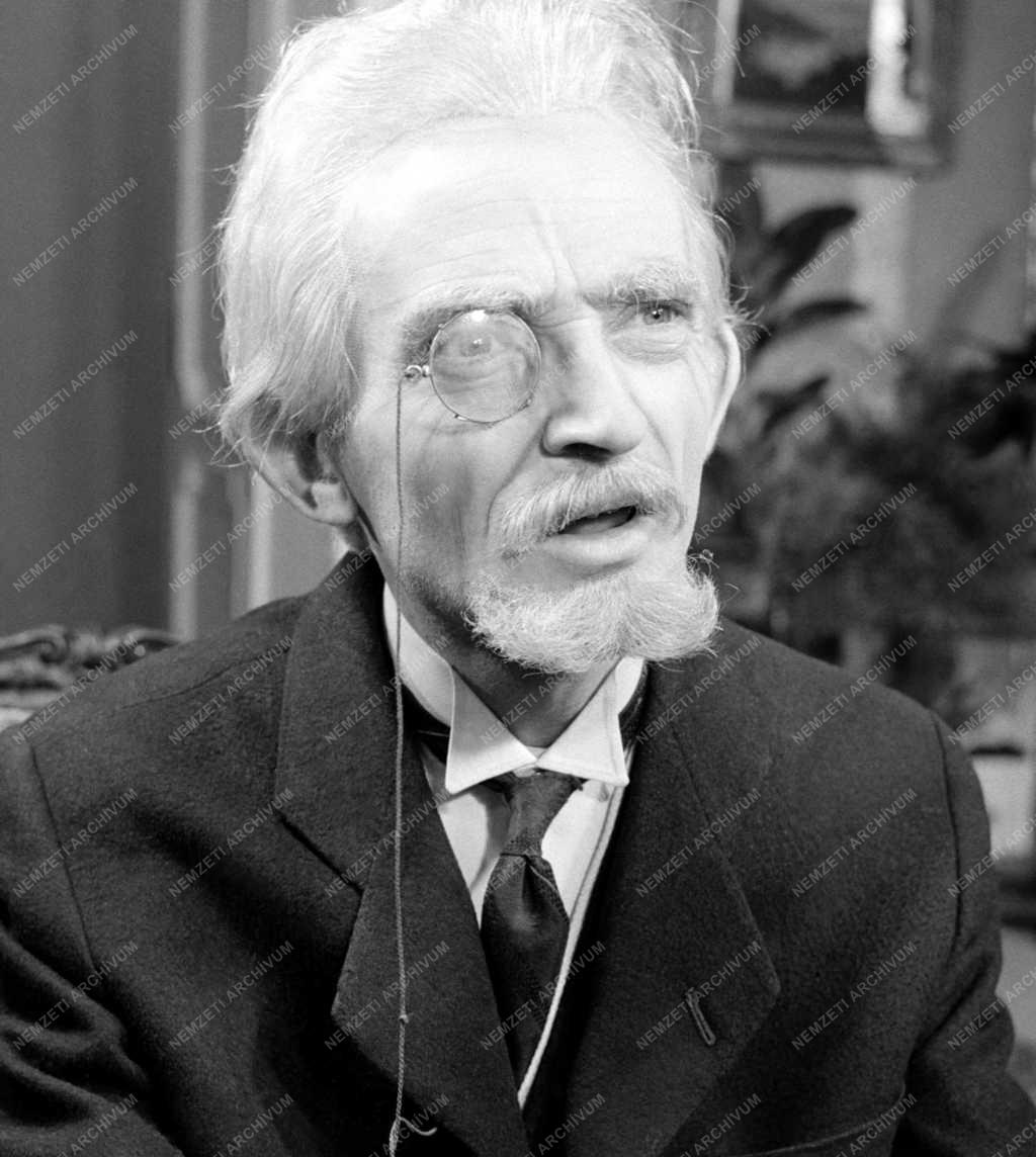 Kultúra - Színház - Tabi László: Esküvő