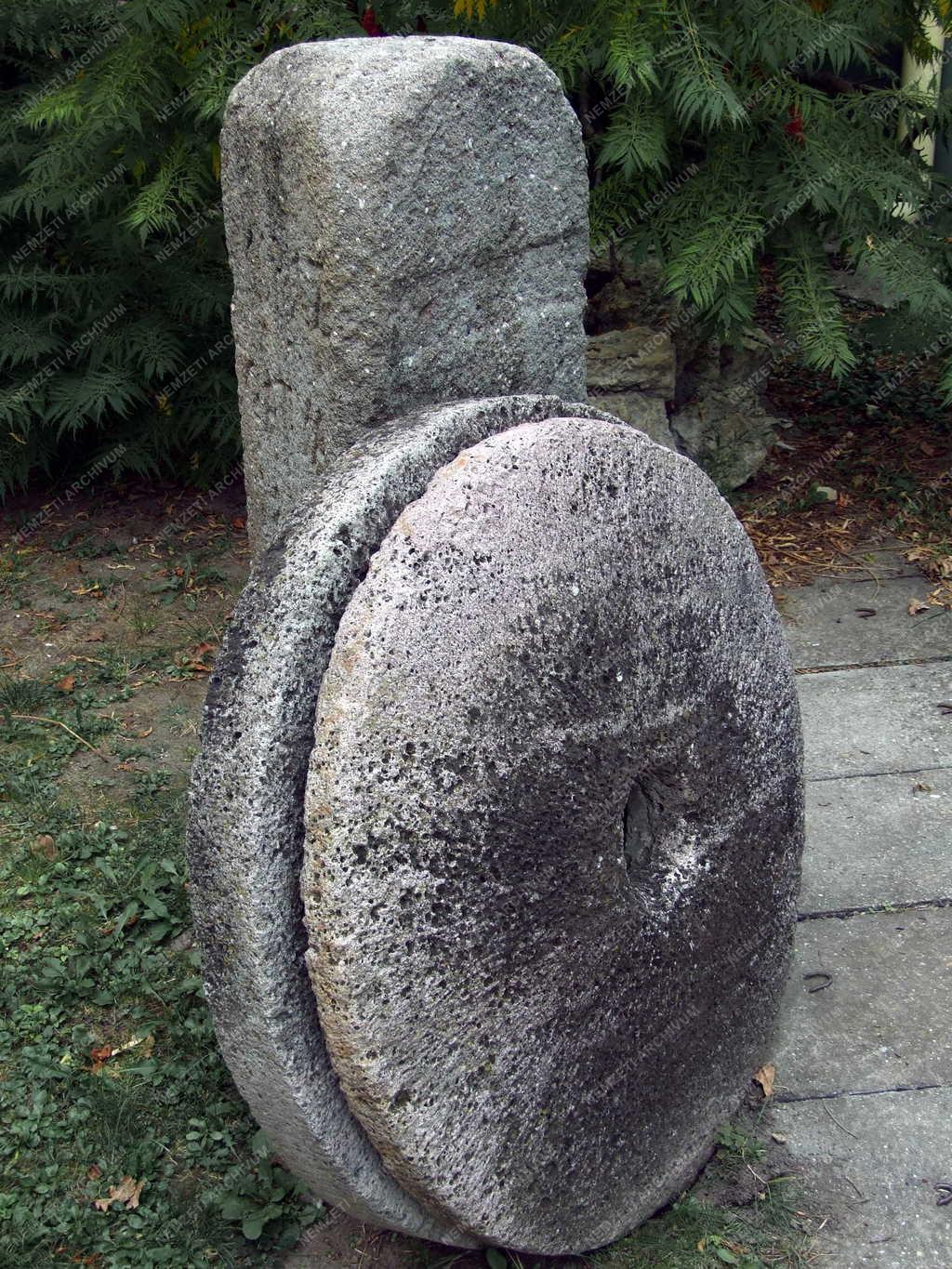 Kultúra - Múzeum - Régi malomkövek