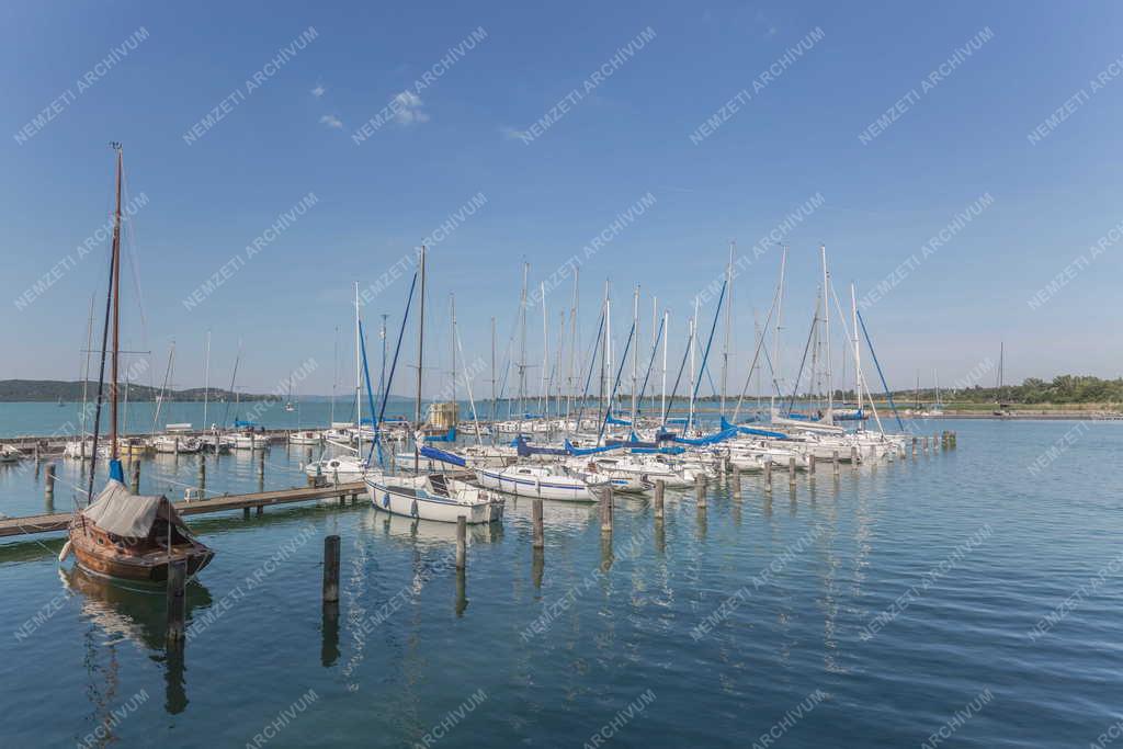 Tájkép - Balatonföldvár - Vitorlás hajók 
