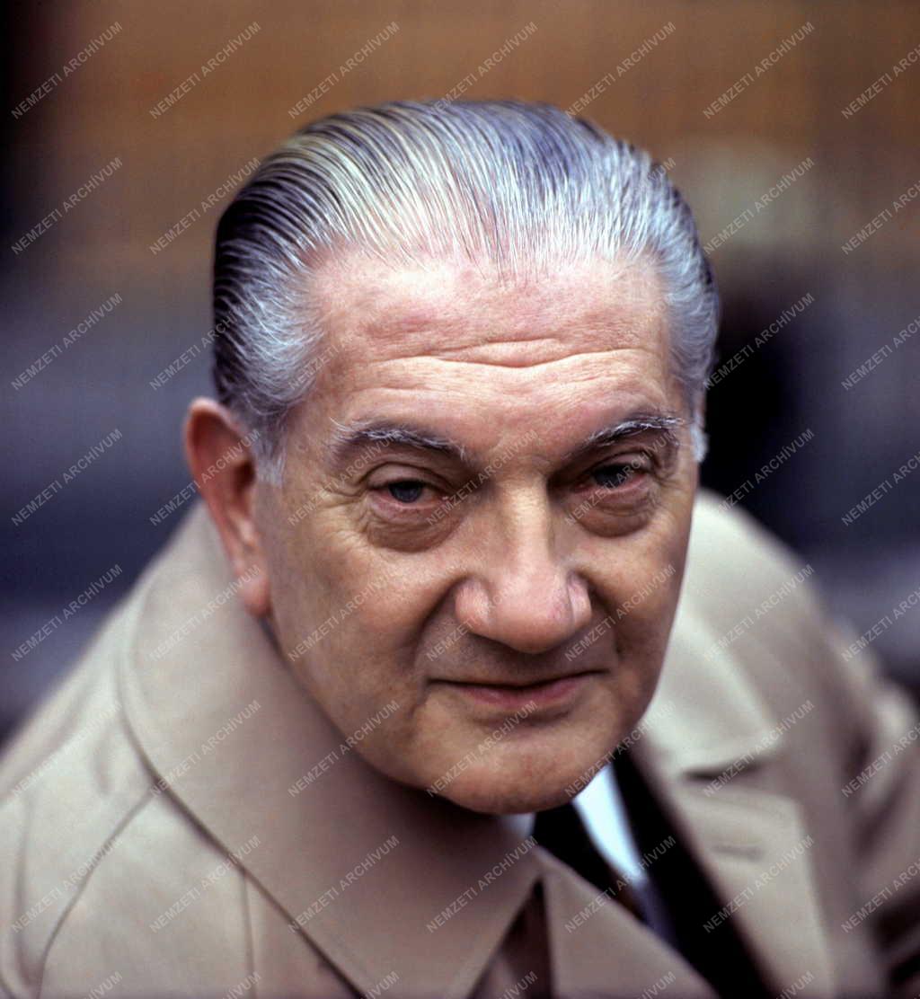 Színház - Személyek - Greguss Zoltán