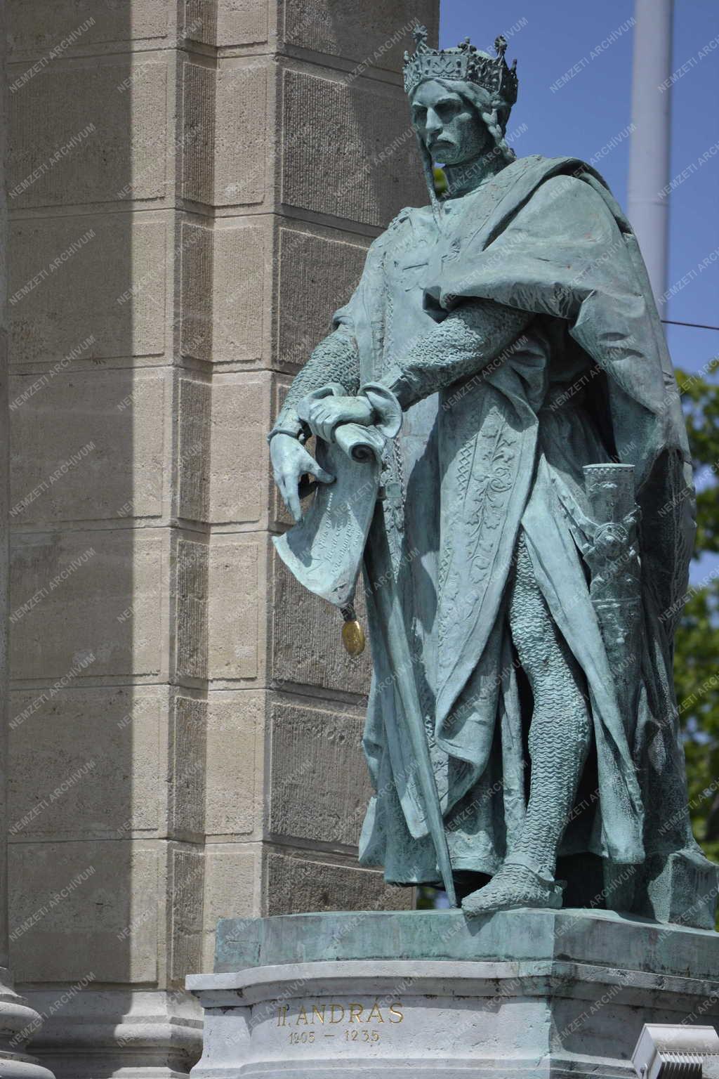 Emlékmű - II. András szobra