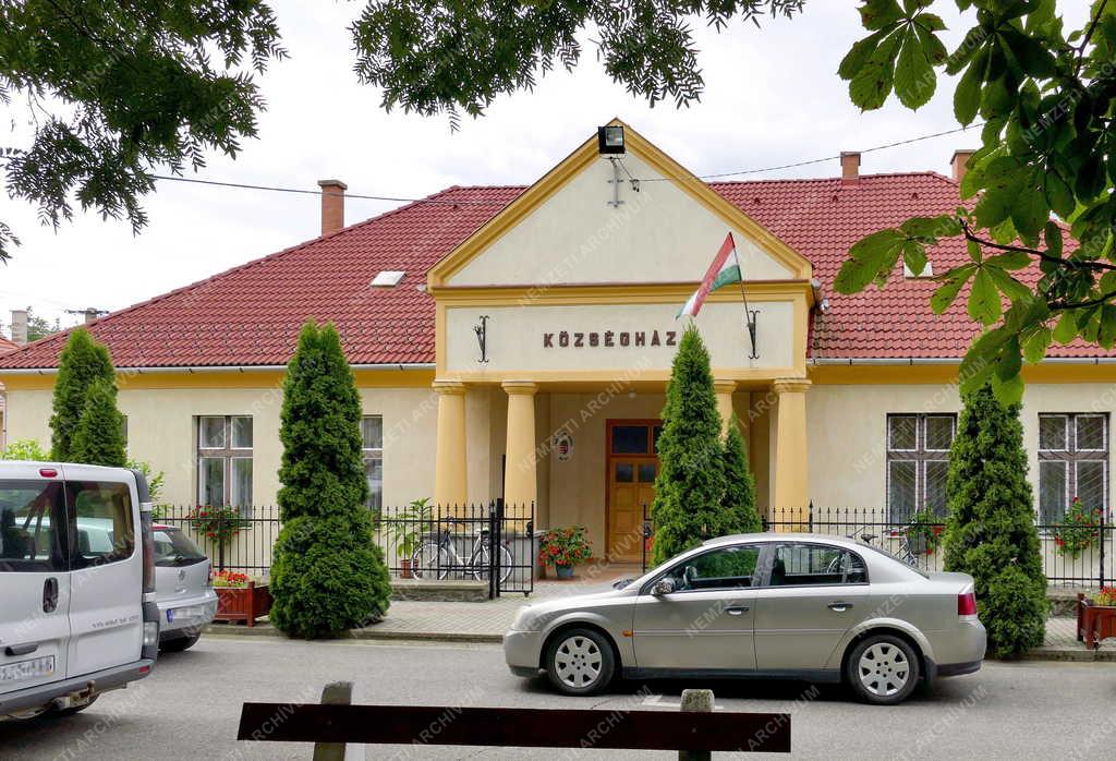 Település - Rátka - Önkormányzat épülete