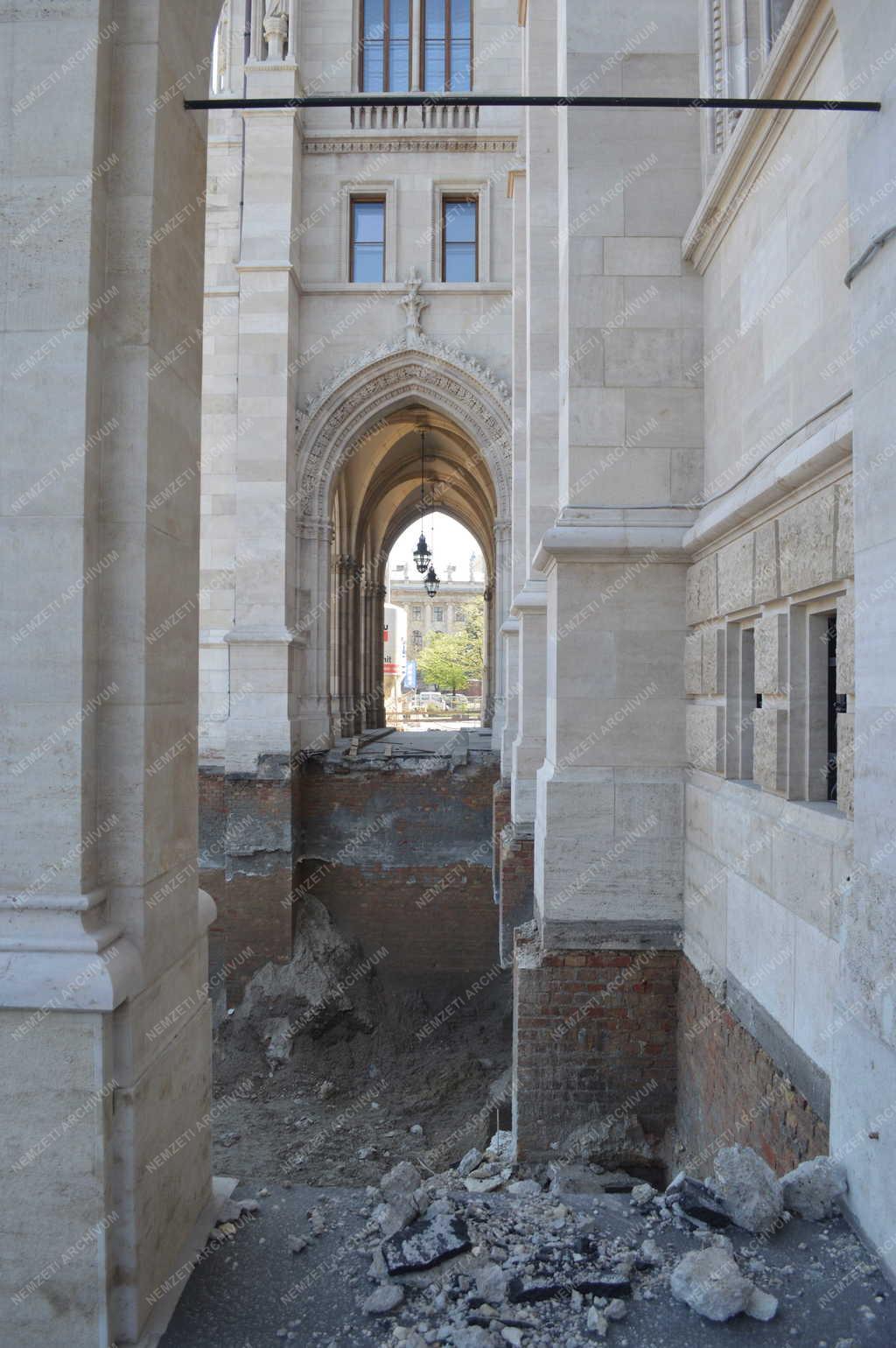 Beruházás - Budapest - A Kossuth Lajos tér rekonstrukciója