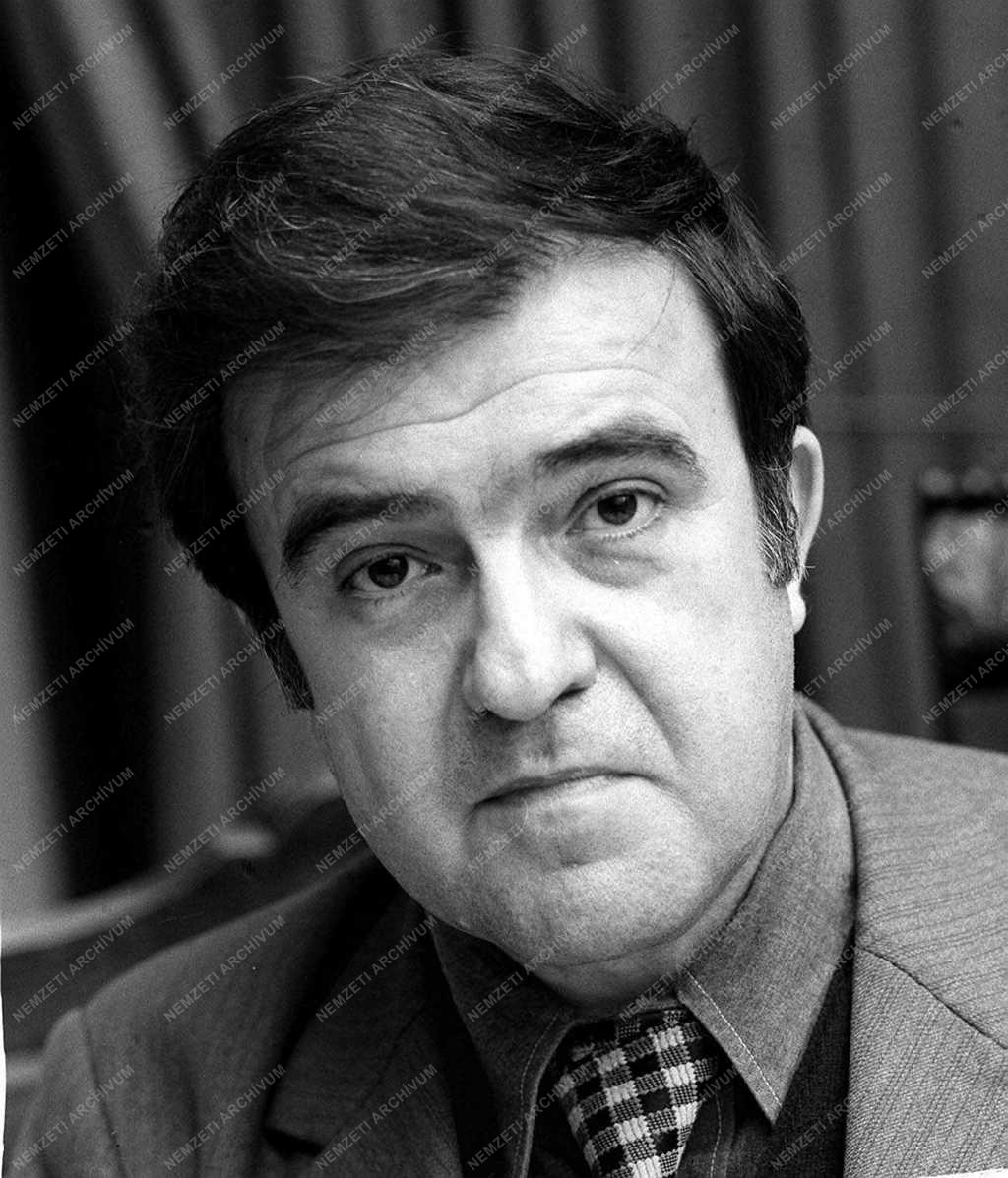 Domokos János parasztpárti politikus, műfordítró