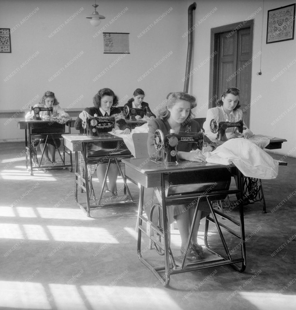 Oktatás - Gazdasági iskola Szentesen