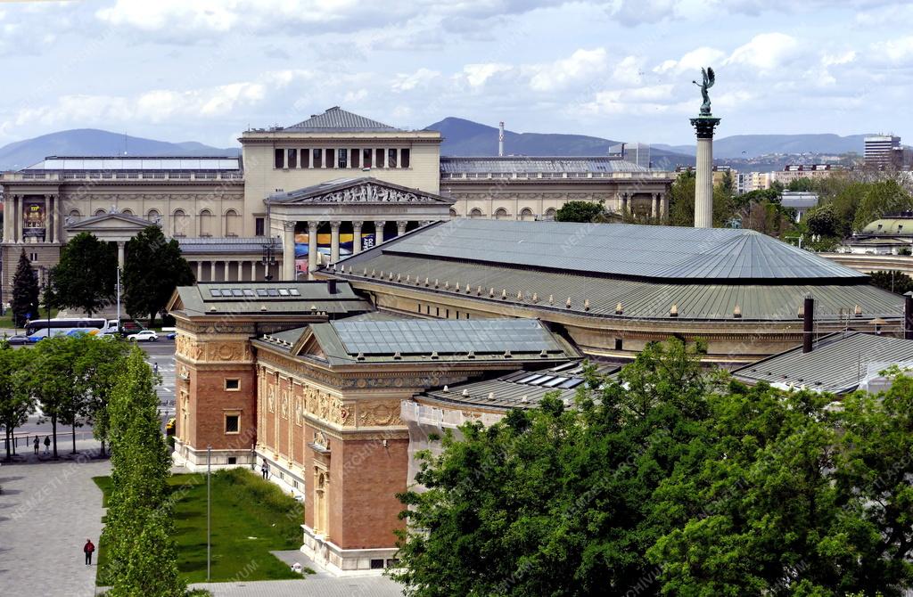 Városkép - Budapest - Szépművészeti Múzeum és a Műcsarnok a Hősök terénél