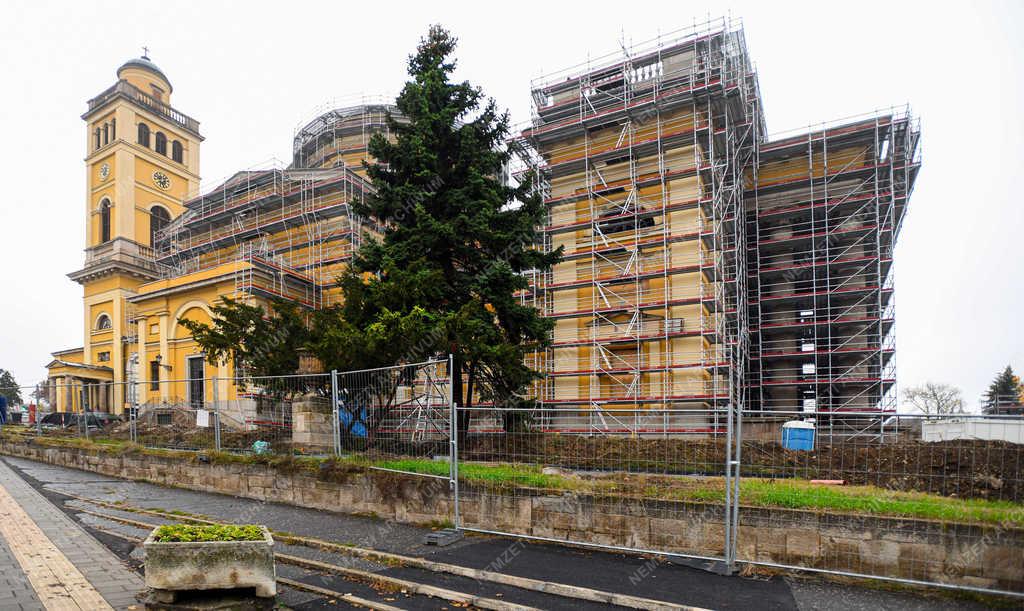 Egyházi épület - Eger - Műemléki rekonstrukció a Bazilikában
